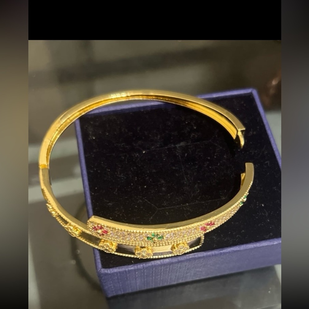 14kt Gold plated clover bracelet with clear Swarovski elements #121 - Picture 10 of 11